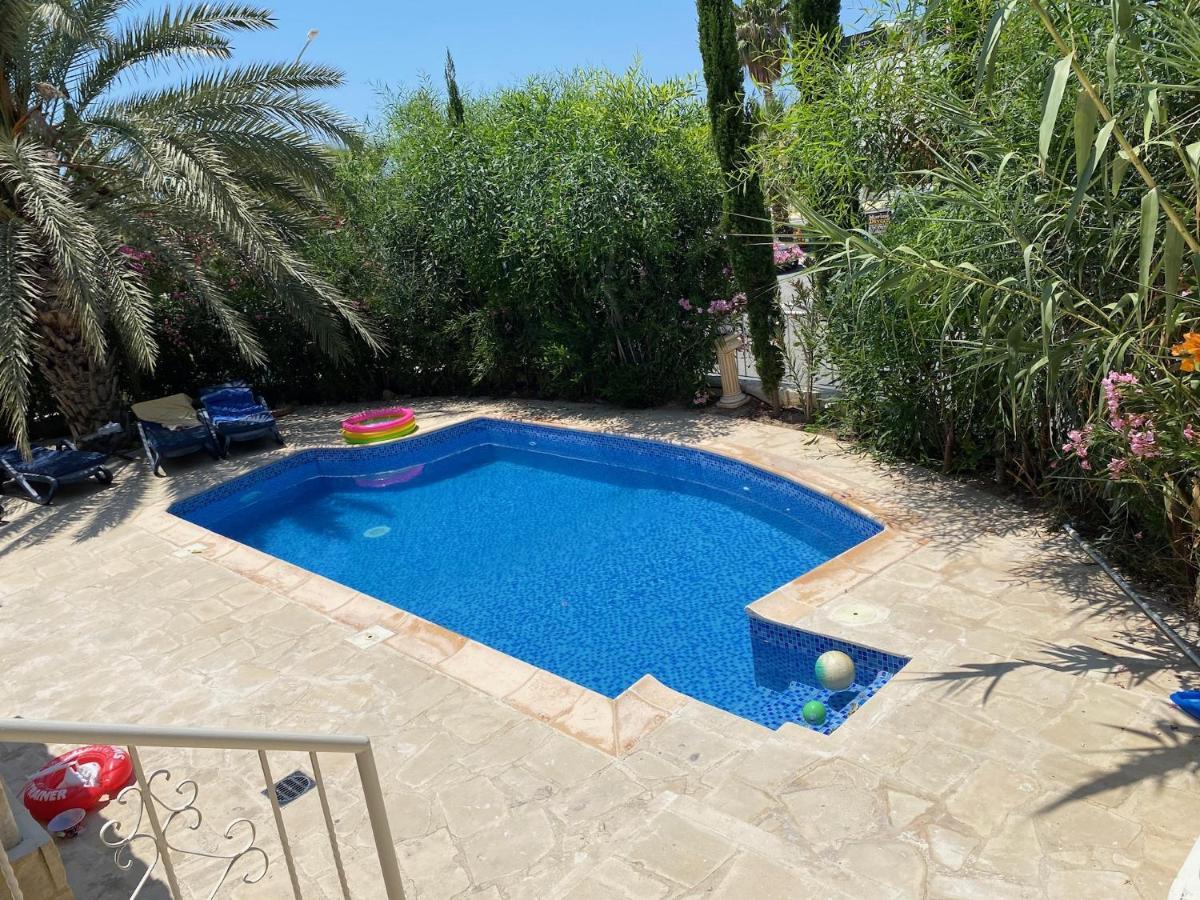 Villa Neyla Four Bedroom Coral Bay Beach Front Экстерьер фото