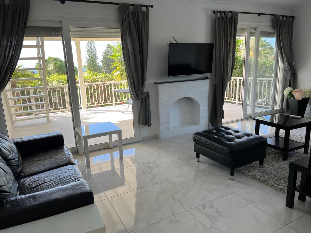 Villa Neyla Four Bedroom Coral Bay Beach Front Экстерьер фото